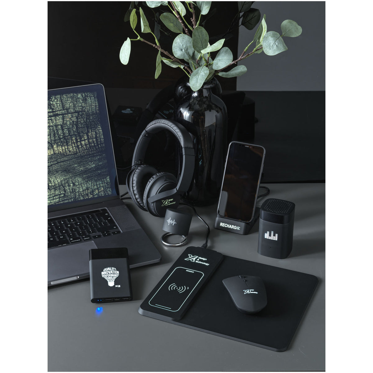 SCX.design E20 Bluetooth 5.0 Kopfhörer mit Leuchtlogo – Schwarz / Weiss