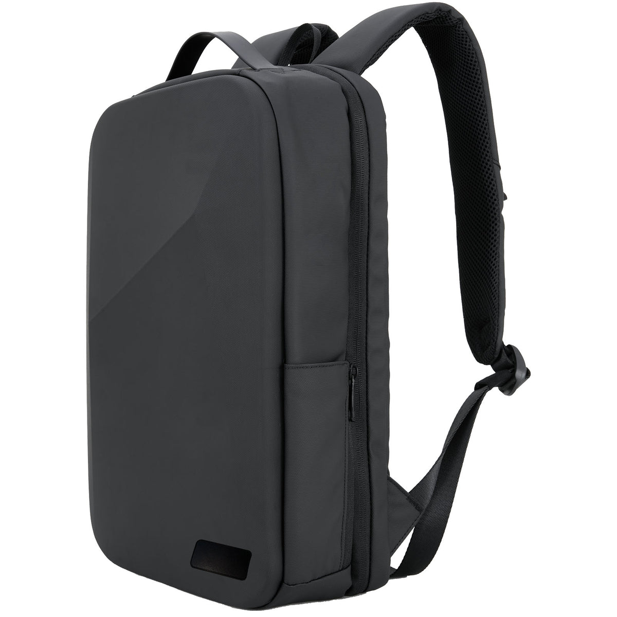 SCX.design L12 Shield Rucksack mit eingebauter 10.000 mAh Powerbank und 3 in 1 Ladekabel – Schwarz