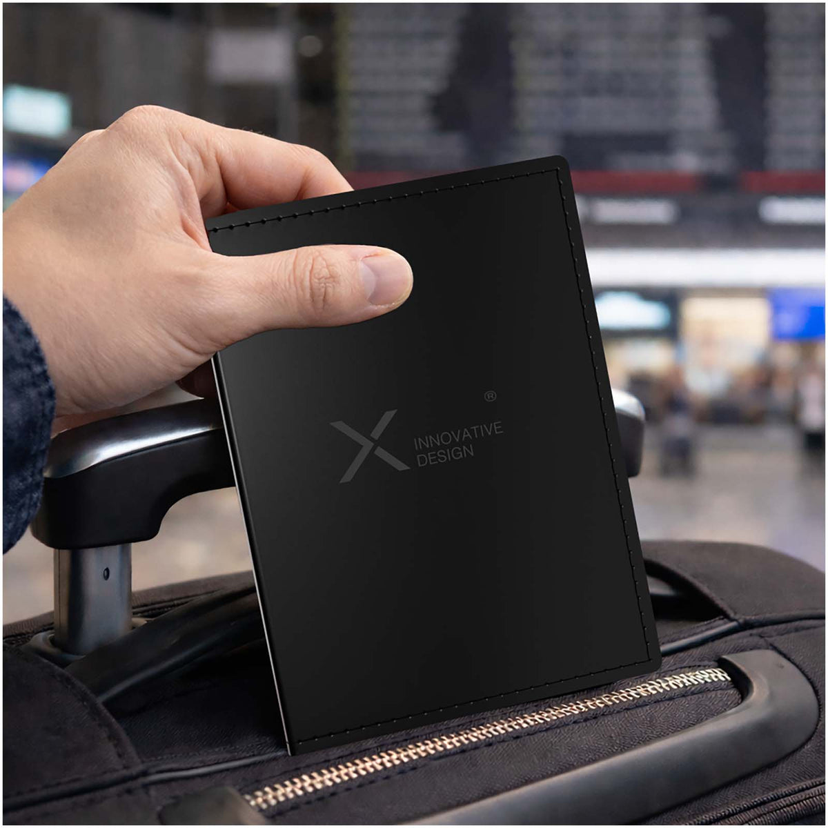 SCX.design A13 Reisepasshülle mit Smart Tag – Schwarz