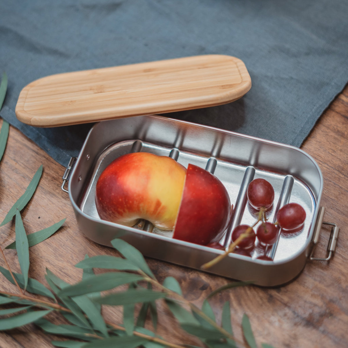 Weißblech Lunchbox mit Bambusdeckel