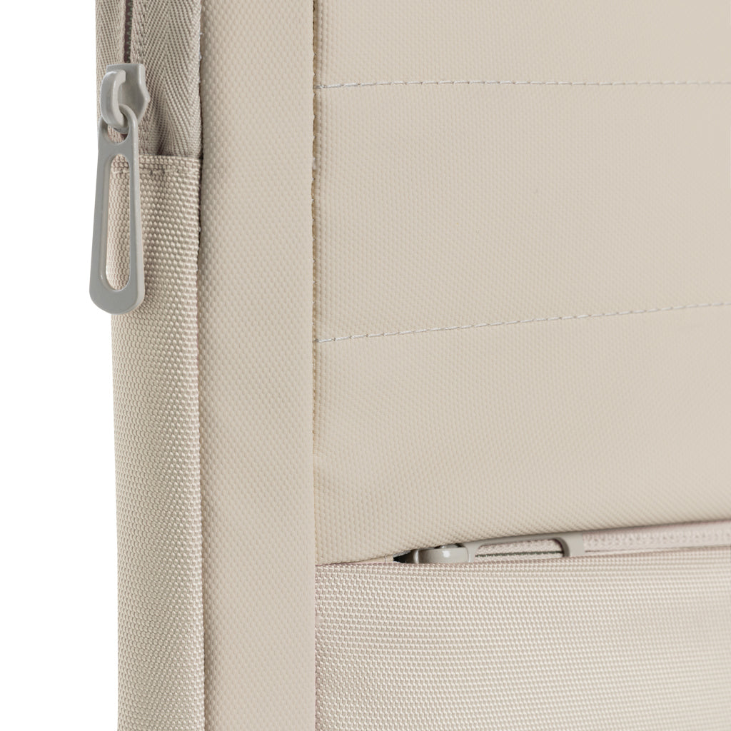 Armond AWARE™ RPET 15.6" Laptop-Sleeve – beige
