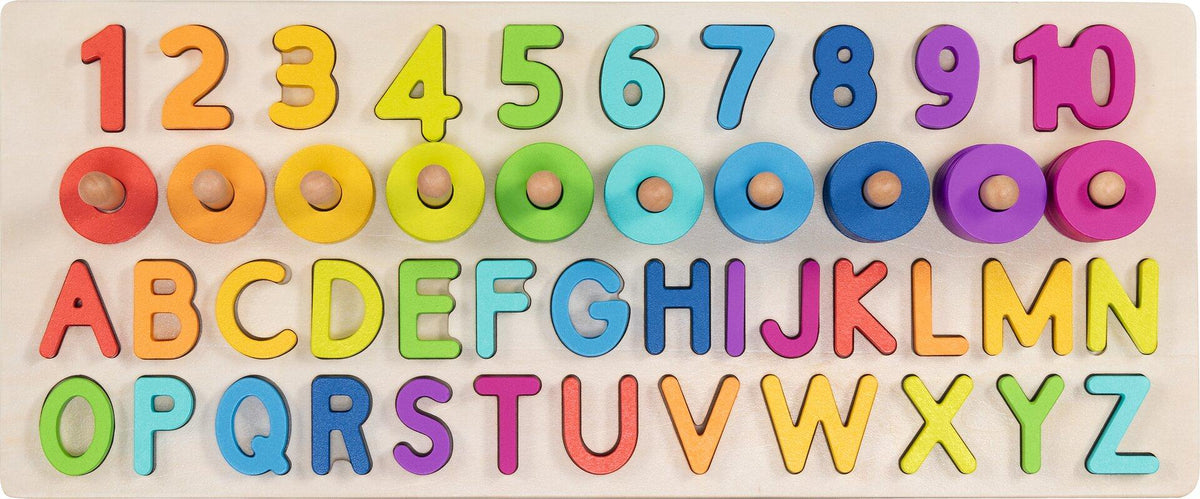 Buchstaben und Zahlenpuzzle aus Holz mit Steckringen – Detailansicht