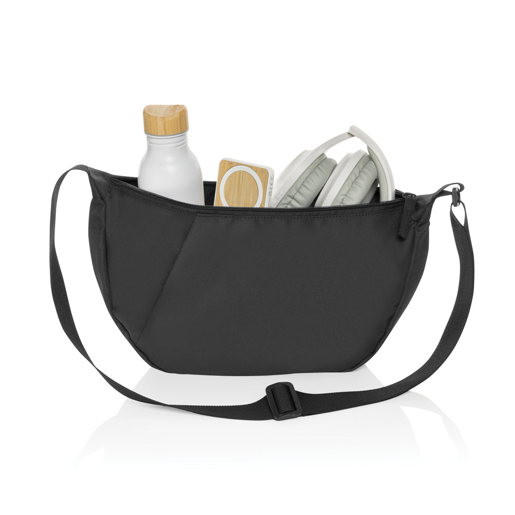 Crescent XL AWARE™ RPET Half-Moon Sling Tasche – schwarz