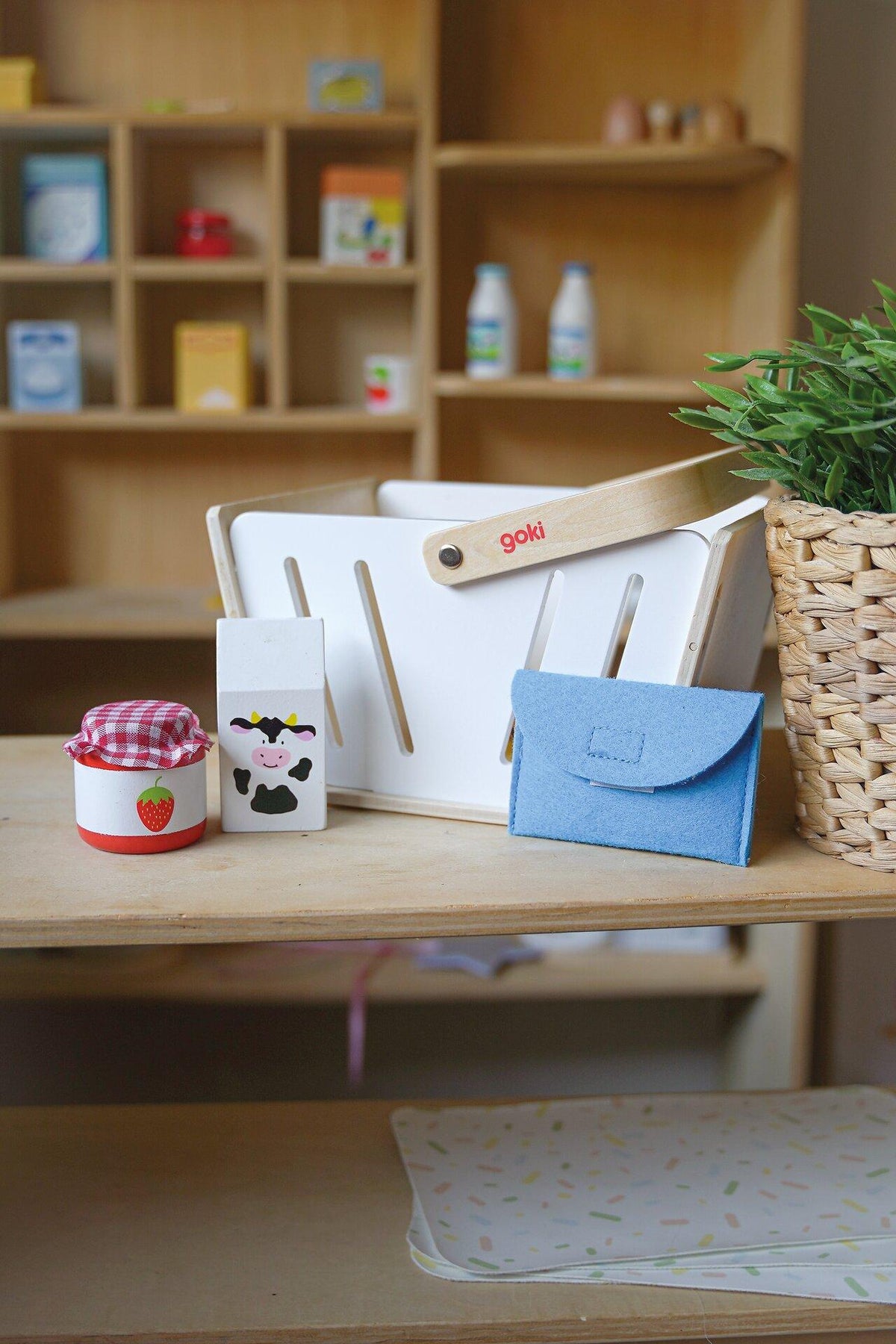 Einkaufskorb für Kinder aus Filz und Holz von goki – Detail