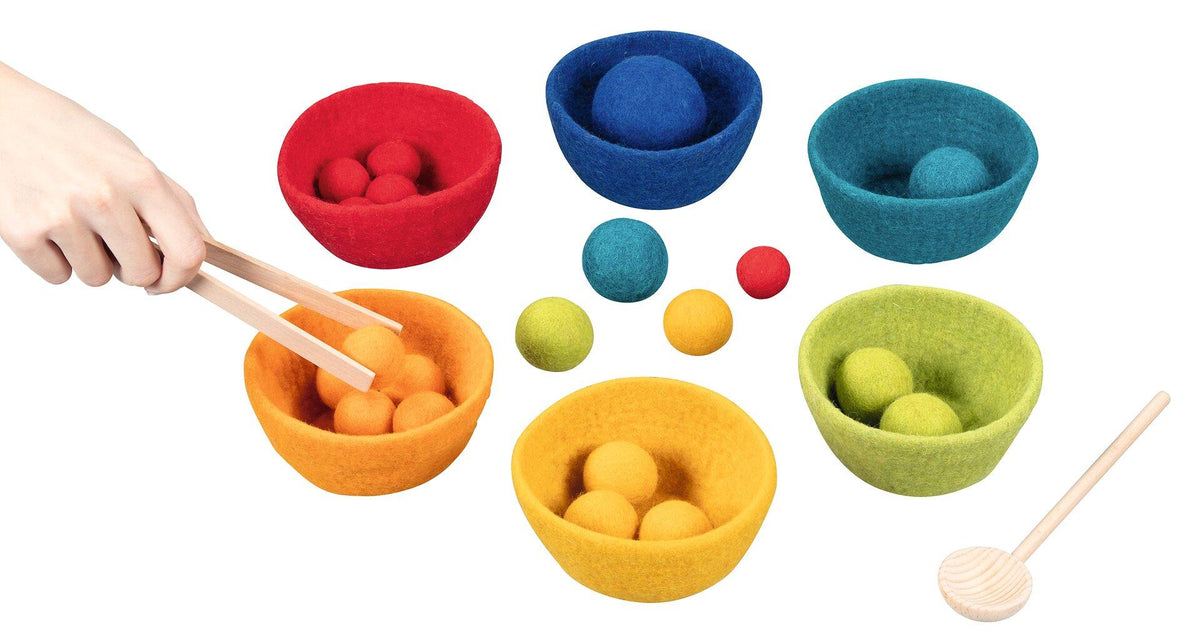 Farbsortierspiel Sorterino mit Filzschalen und Holzzange – weitere Ansicht