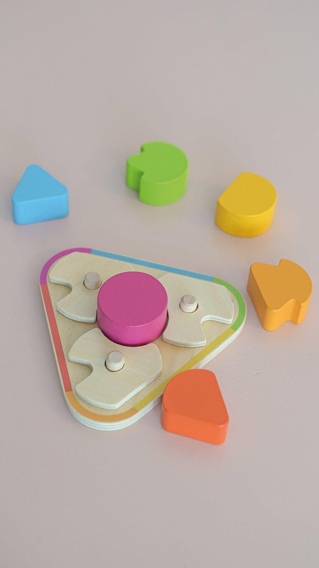 Formensortierspiel Finde die Form aus Holz von goki – Gesamtansicht