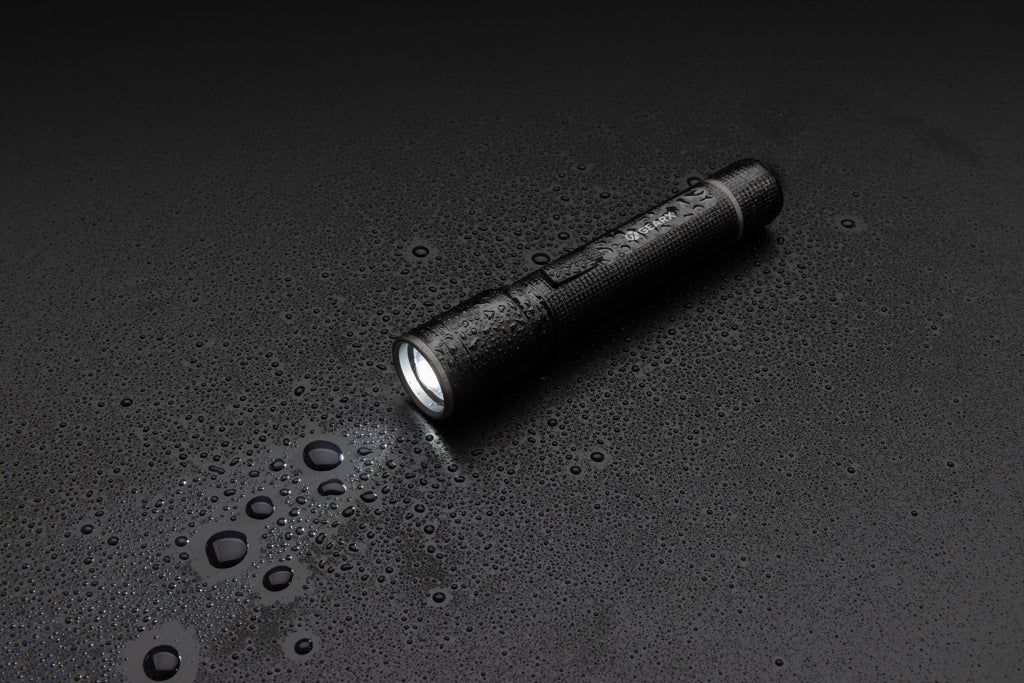 Gear X Taschenlampe aus RCS recycelt. Aluminium mit USB-Akku