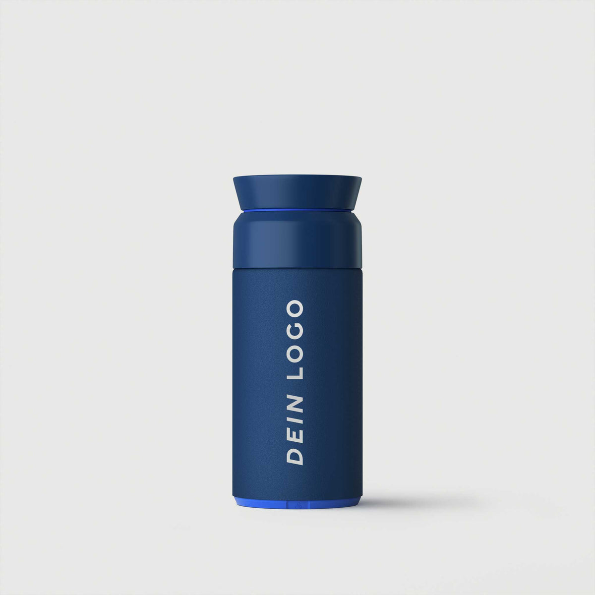 Bodenplatte aus recyceltem Plastik am Ocean Bottle Thermobecher in dunkelblau