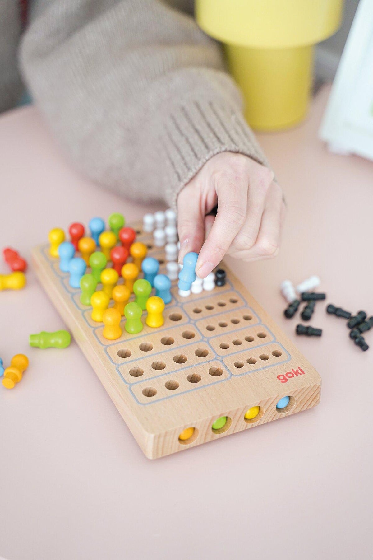 Master Logic Codespiel aus Holz, 21 cm lang – fünfte Ansicht
