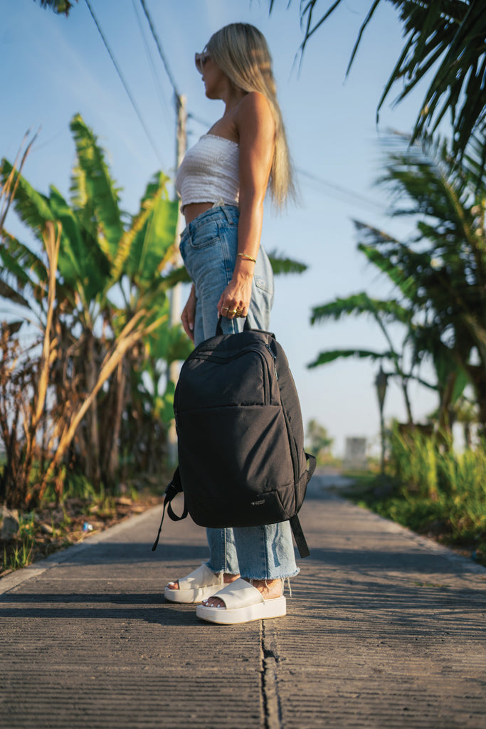 Swiss Peak AWARE™ moderner 15,6" Laptop-Rucksack