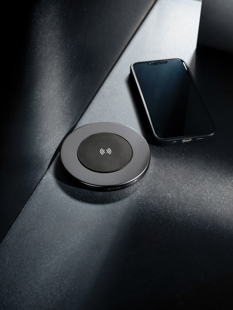 Terra 10W Wireless Charger aus RCS recyceltem Aluminium