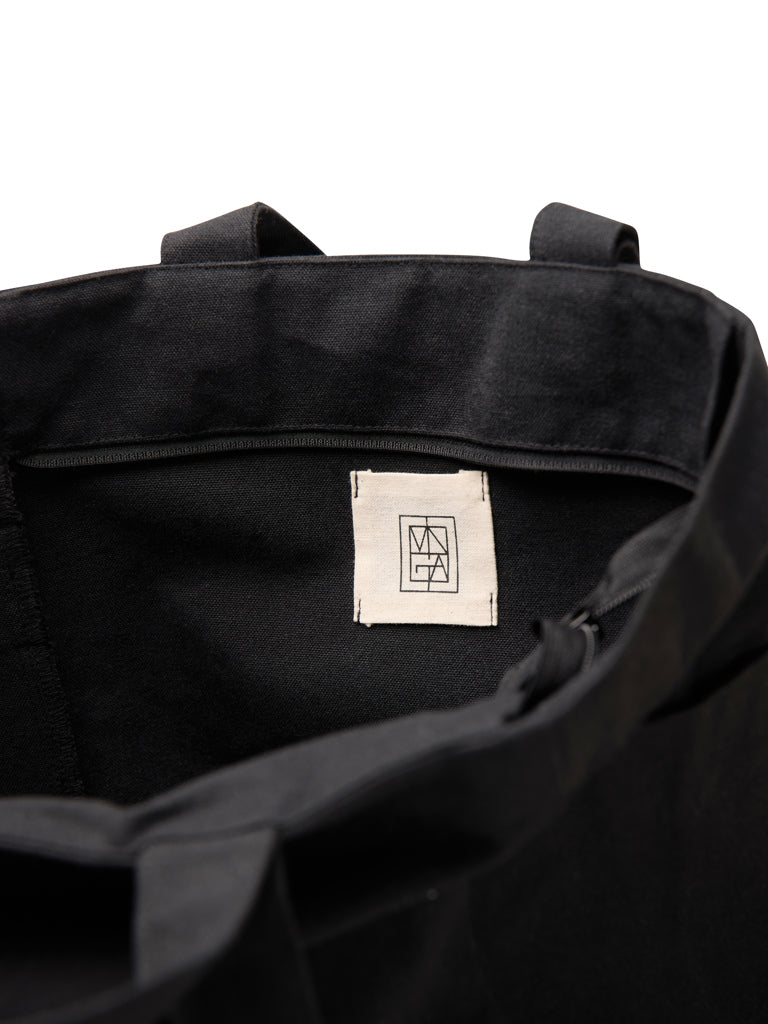 VINGA Hilo AWARE™ Tasche mit Reißverschluss aus rec. Canvas – schwarz