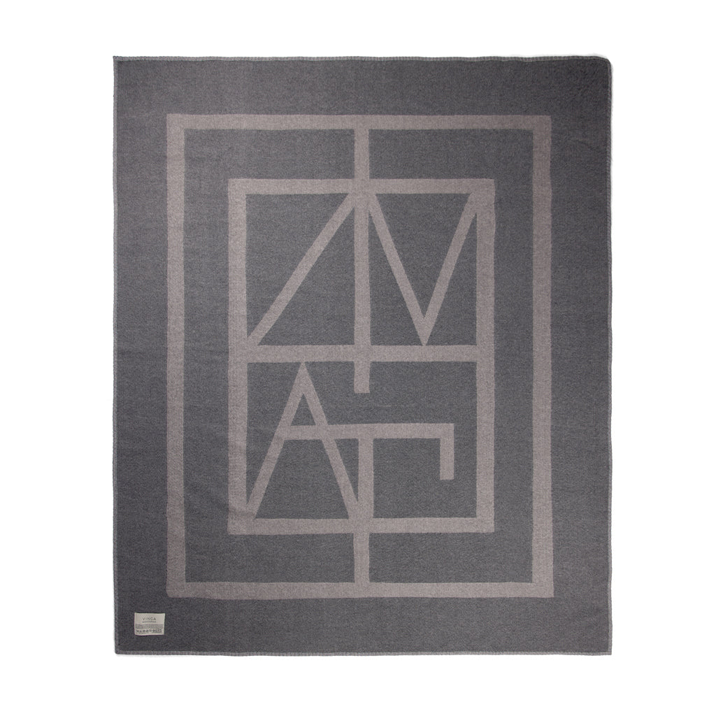 VINGA Monogram GRS Decke – grau