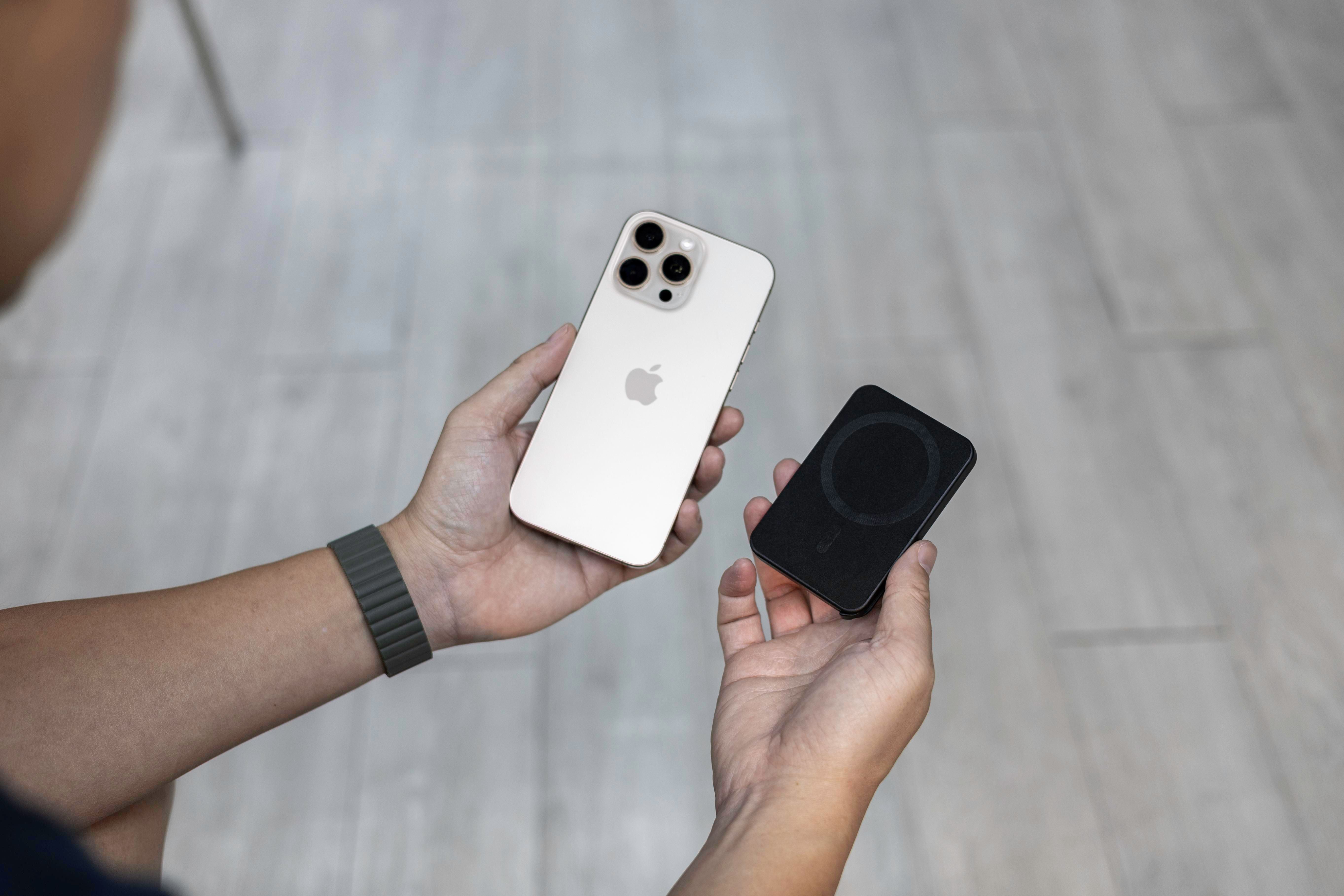 BrandCharger Kartenhülle Wally Stand Pro
