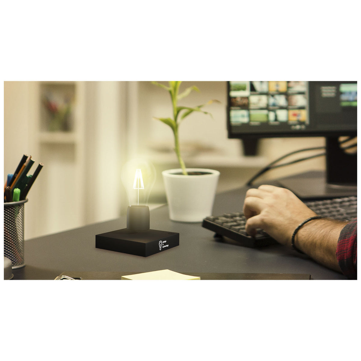 SCX.design F20 Schwebende Lampe – Schwarz