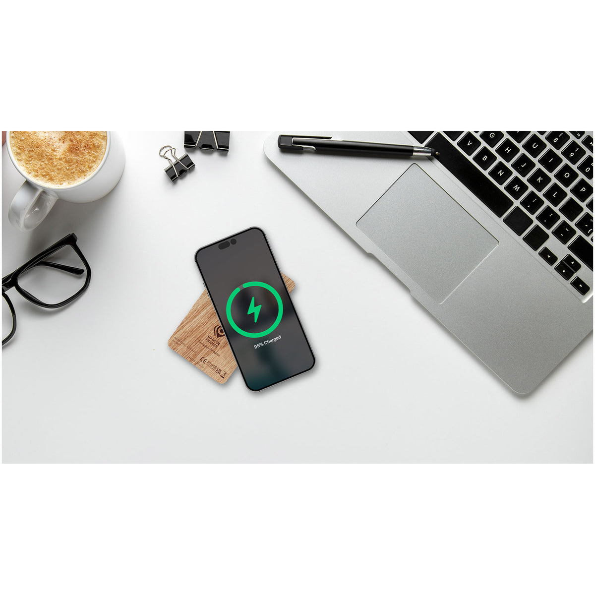 SCX.design P34 kabellose Powerbank aus Holz 5000 mAh – Hellbraun