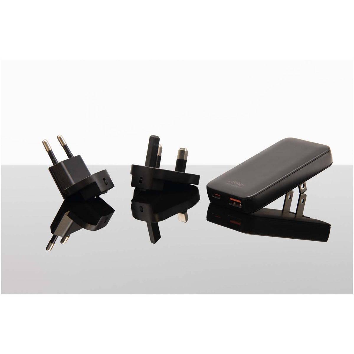 SCX.design C56 65W Reiseadapter – Schwarz
