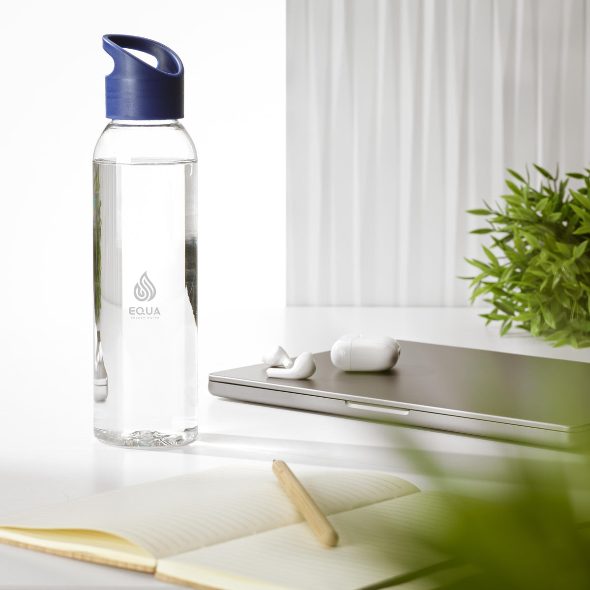 Transparent blau