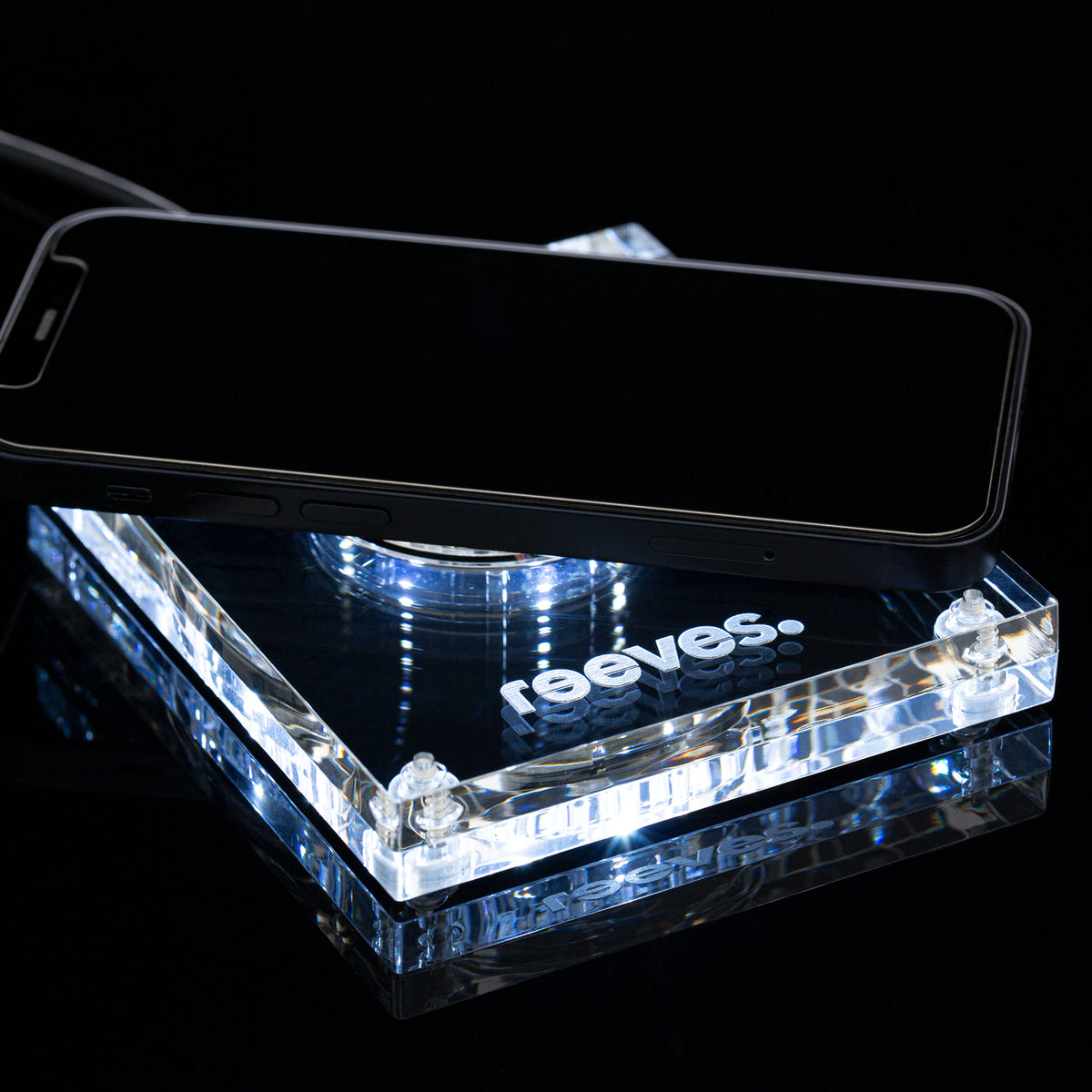 Wireless Charger REEVES-GINGCAST