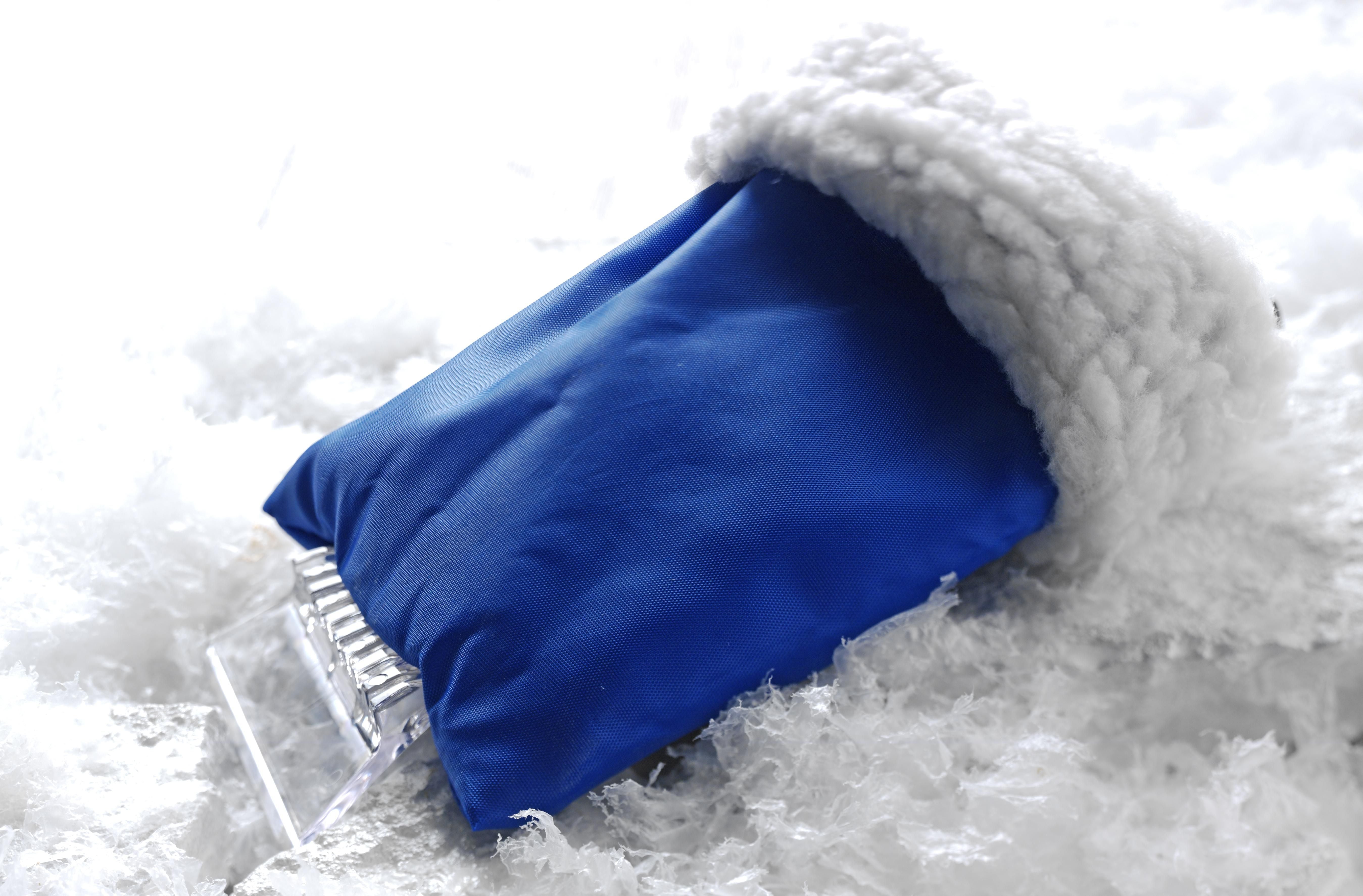 Eiskratzer Doris, Mit Handschuh