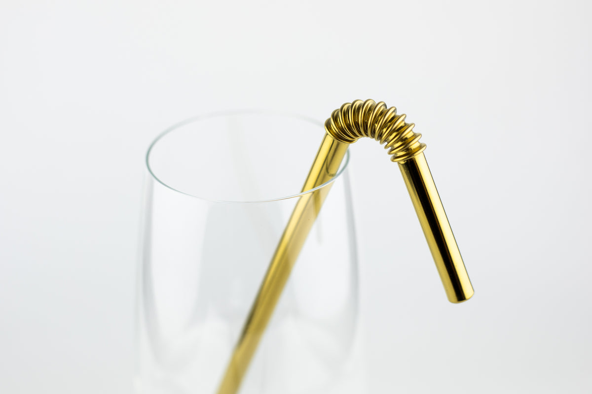 Trinkhalm in gold.