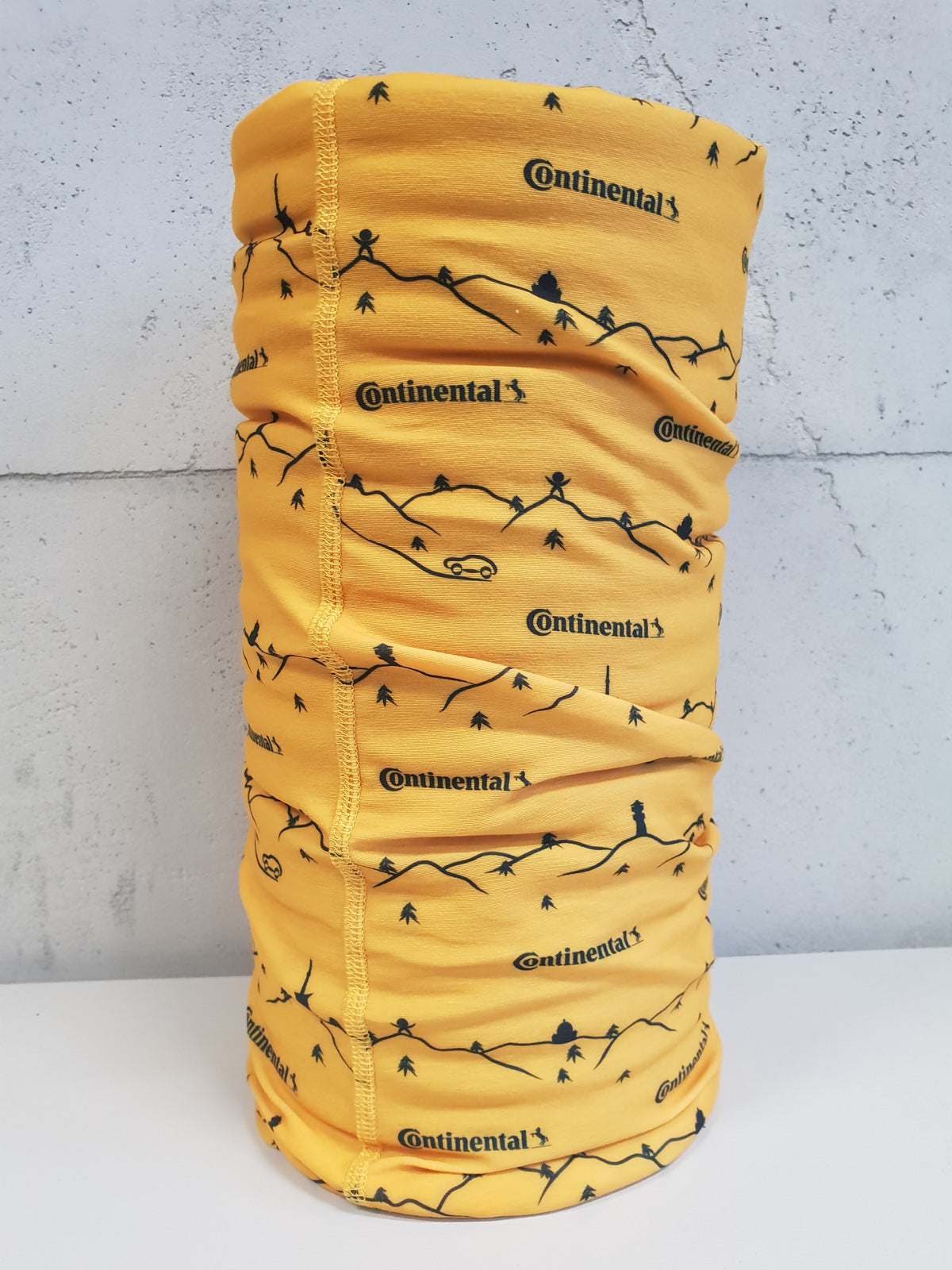 Multifunktionstuch mit vollflächigem Druckmotiv als Halstuch getragen, Ansicht 2