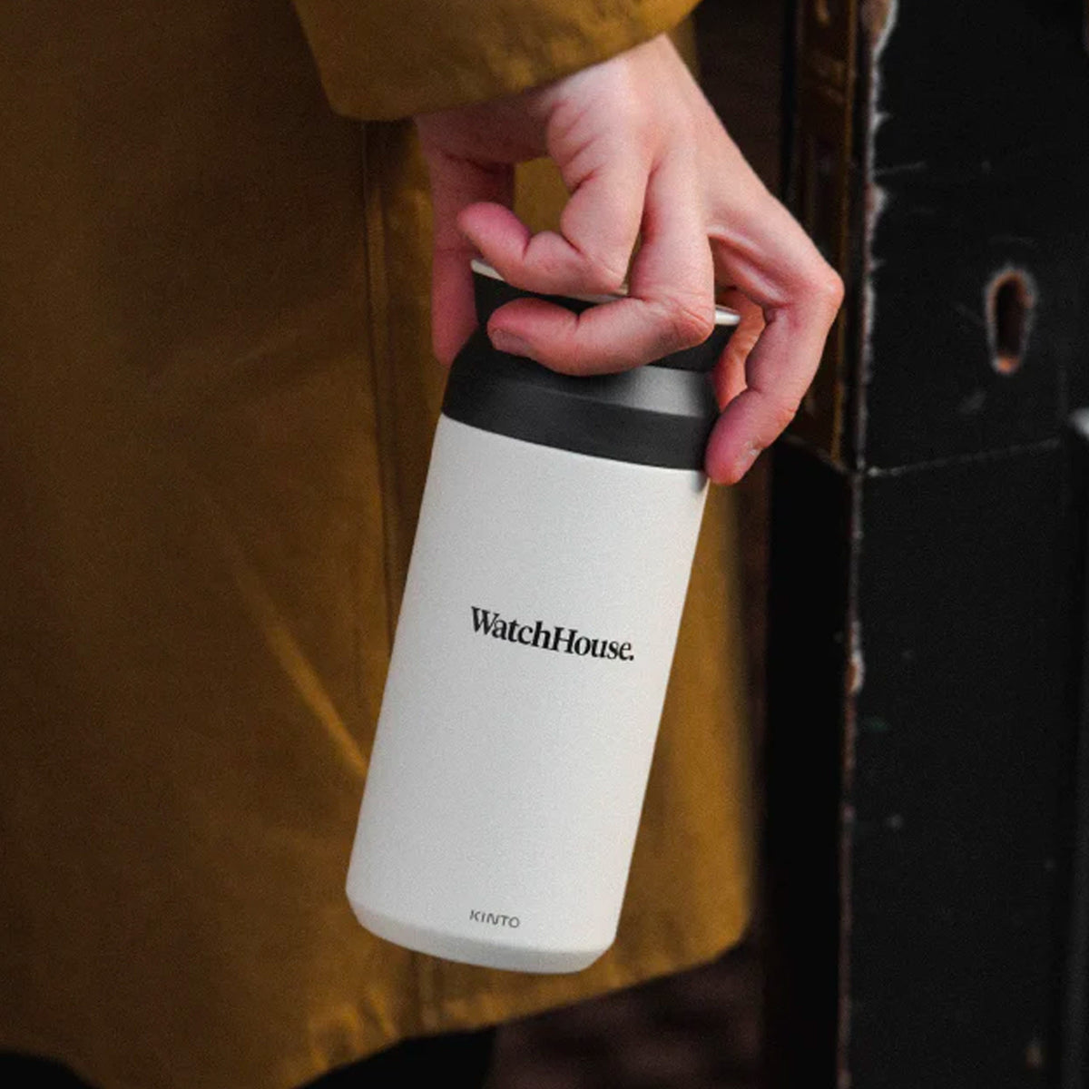 Weißer Travel Tumbler mit Logo
