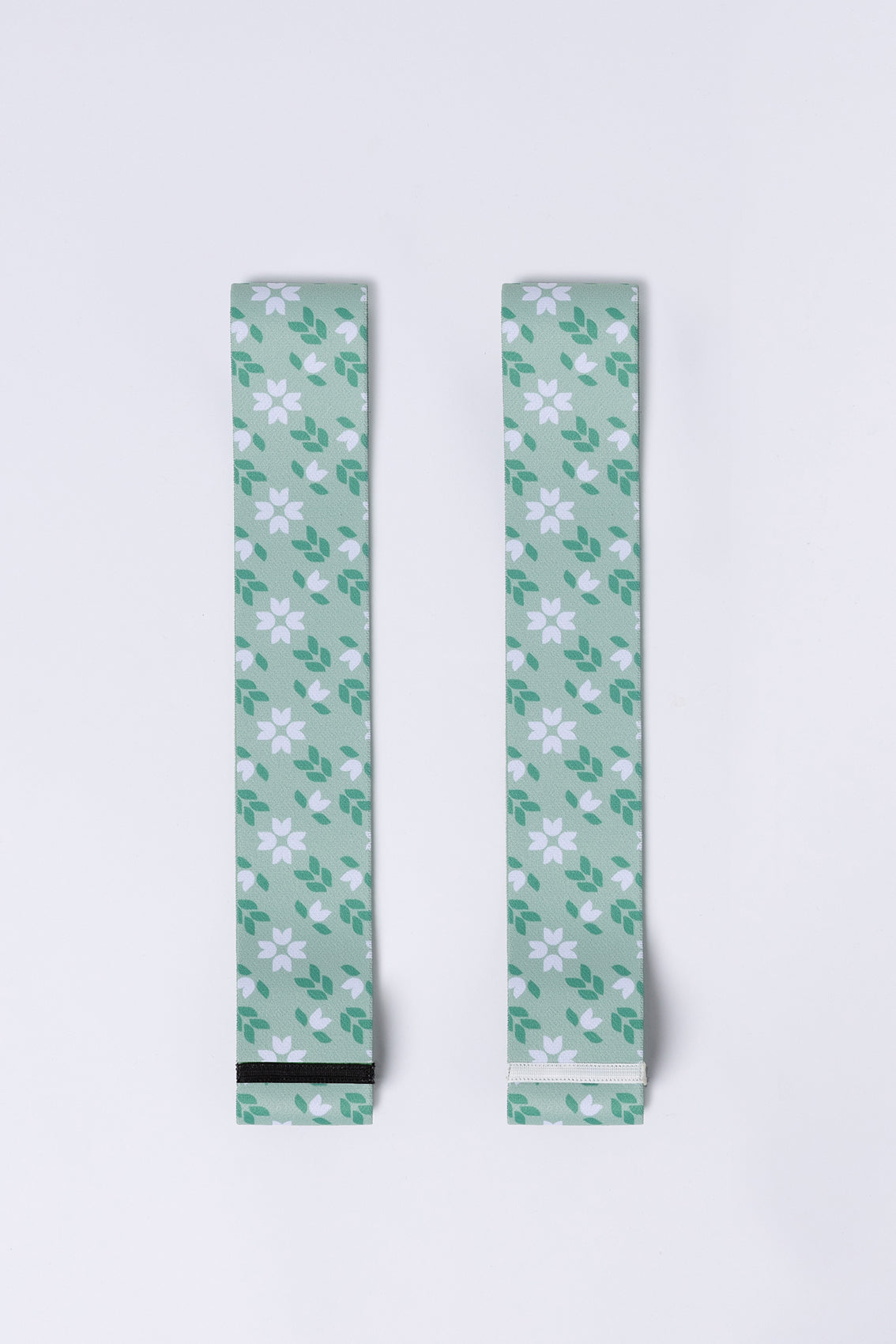 Elastisches Fitnessband mit vollflächigem Druckmotiv, zur Schlaufe gelegt, Ansicht 2