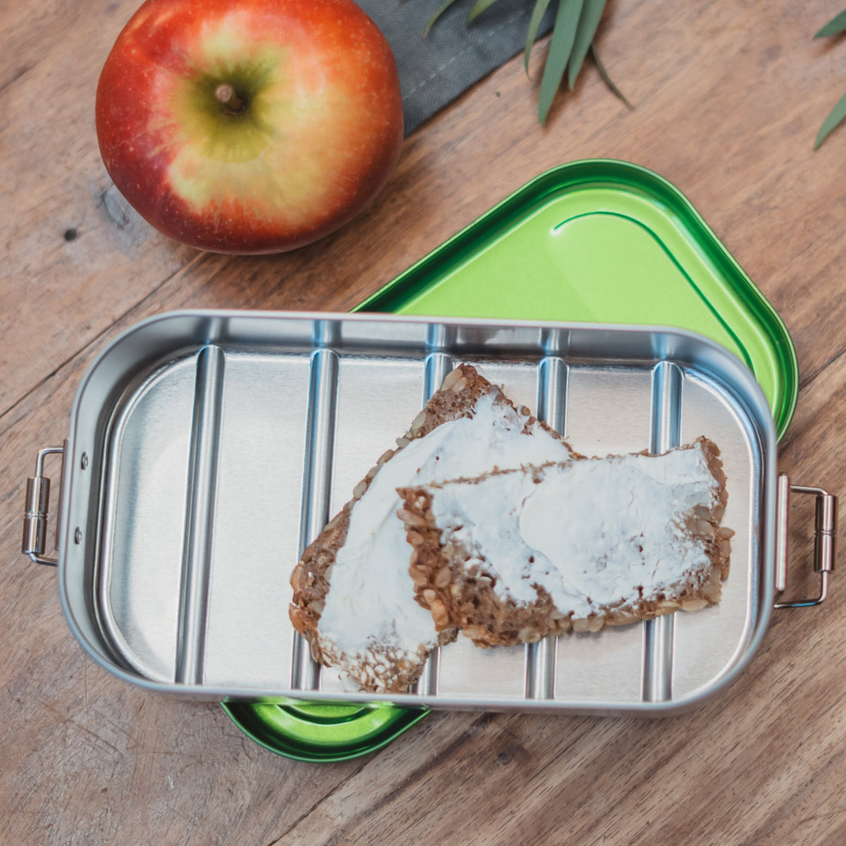 Weißblech Lunchbox mit Brot
