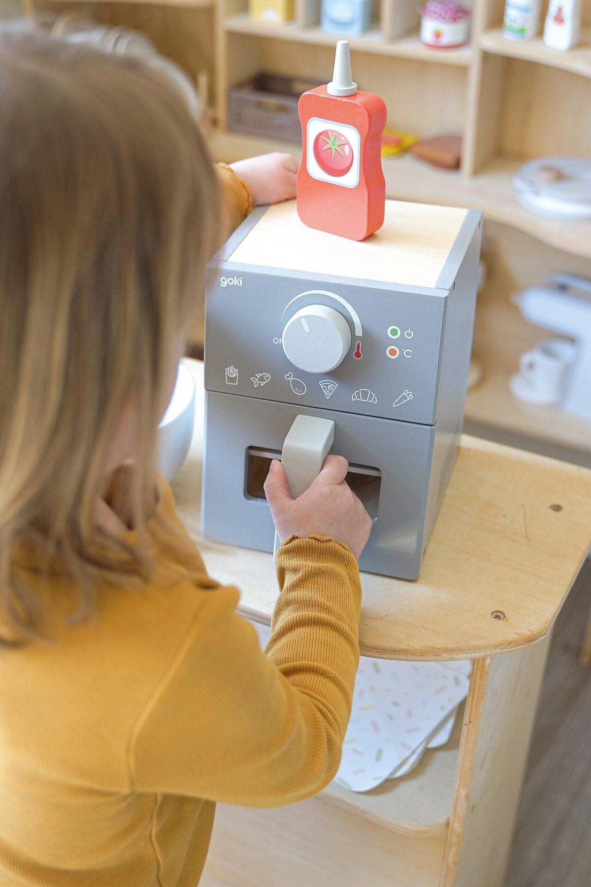 Airfryer Spielzeug aus Holz mit Zange und Ketchupflasche – Einzelteile