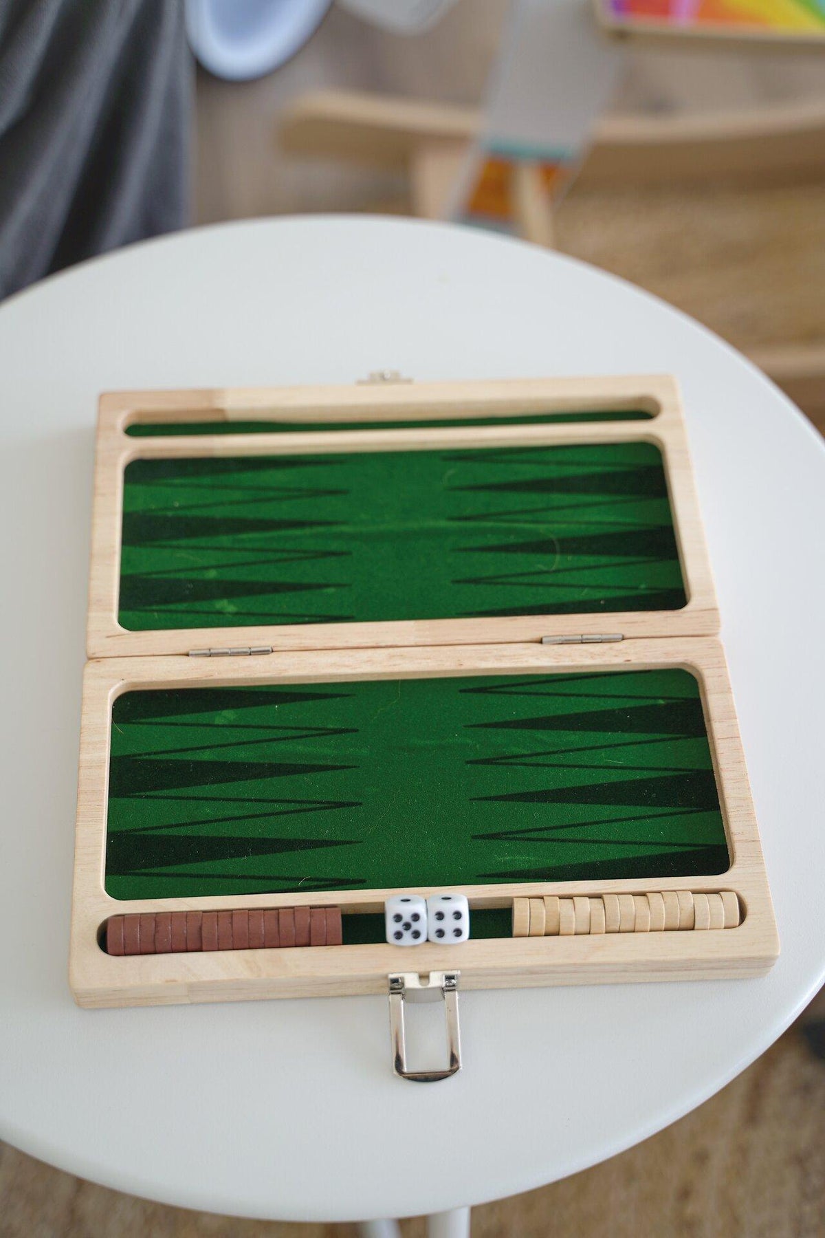 Backgammon Holzspiel kompakt, 25 x 24 cm, von goki – Ansicht