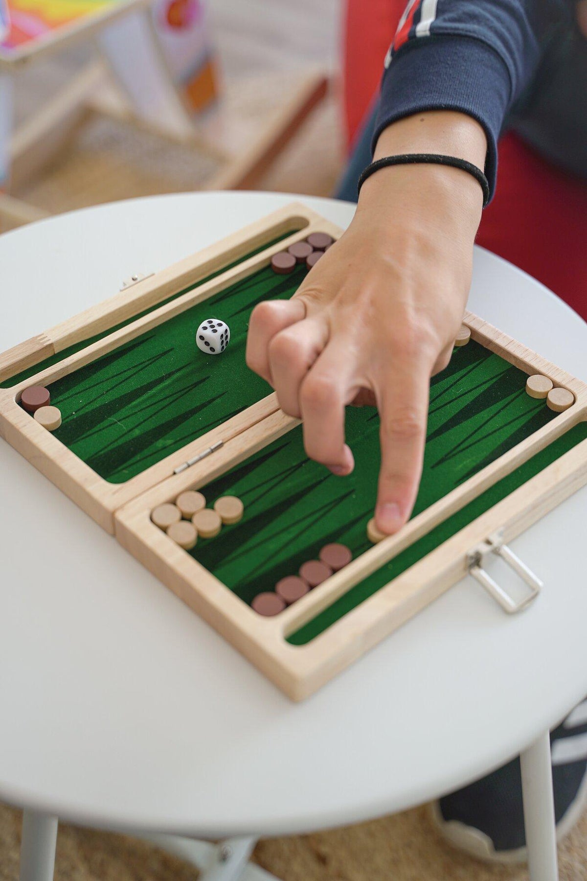 Backgammon Holzspiel kompakt, 25 x 24 cm, von goki – weitere Ansicht