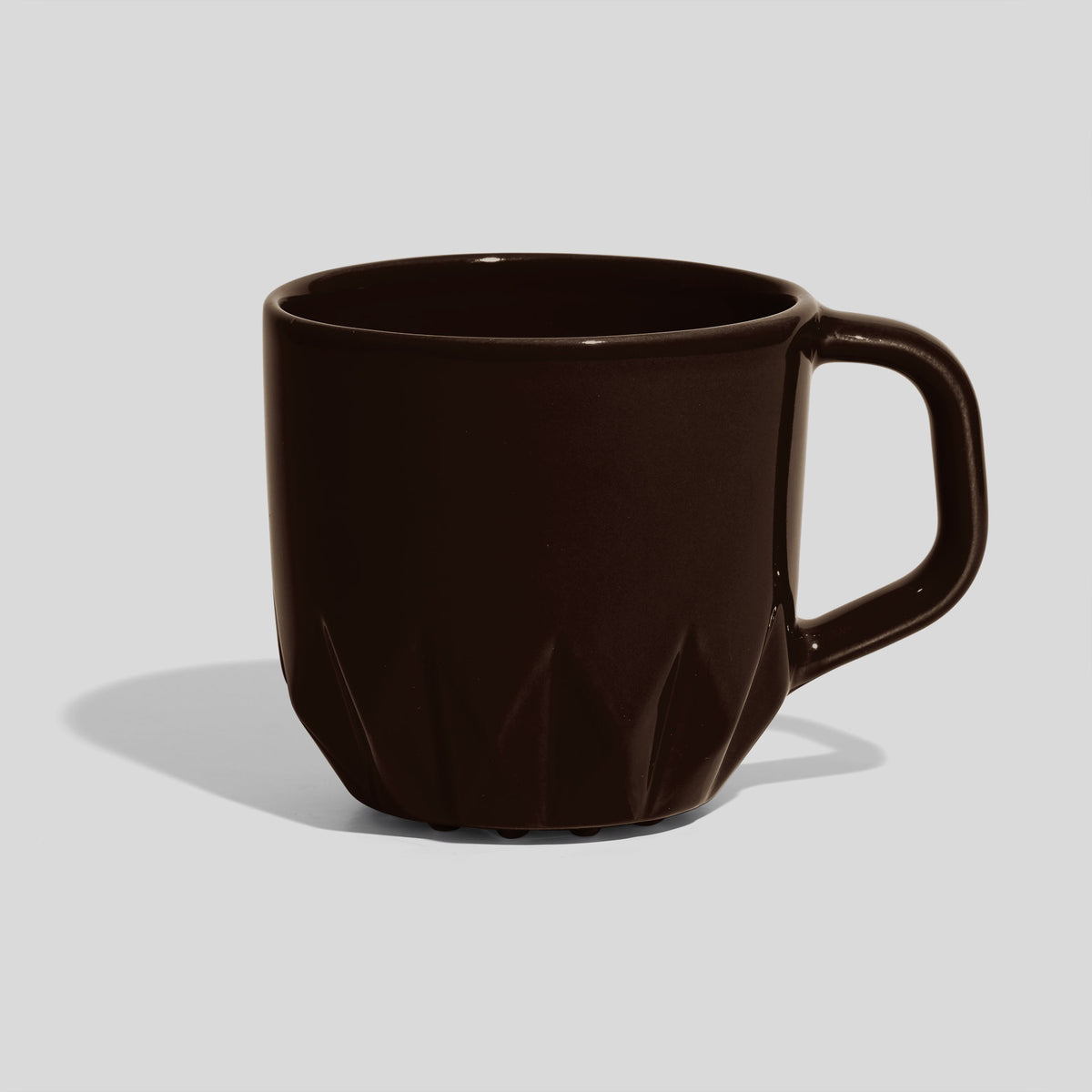 Bauchige Keramiktasse 320 ml mit Kristallrelief – Dunkelbraun