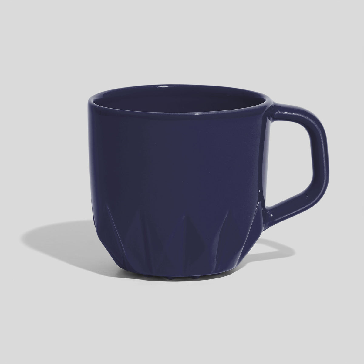 Bauchige Keramiktasse 320 ml mit Kristallrelief – Marineblau