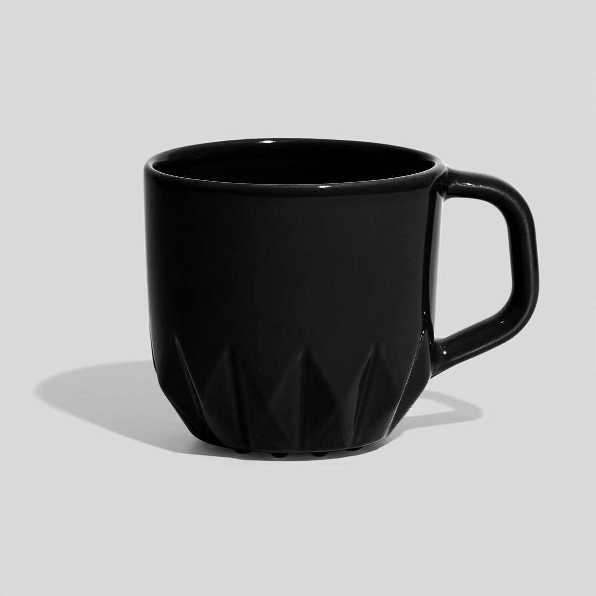 Bauchige Keramiktasse 320 ml mit Kristallrelief – Schwarz