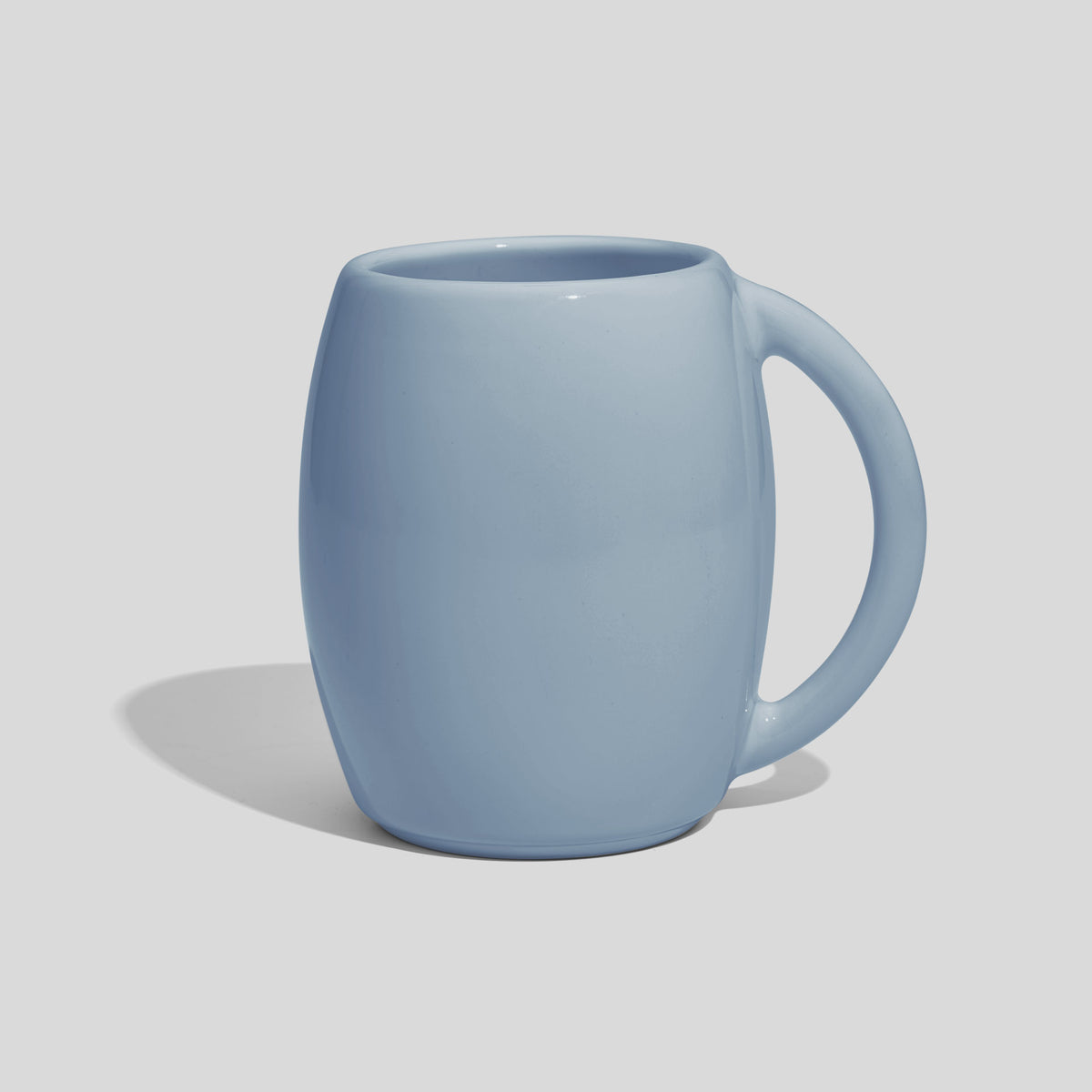 Bauchige Keramiktasse 400 ml in Fassform mit Rundhenkel – Hellblau