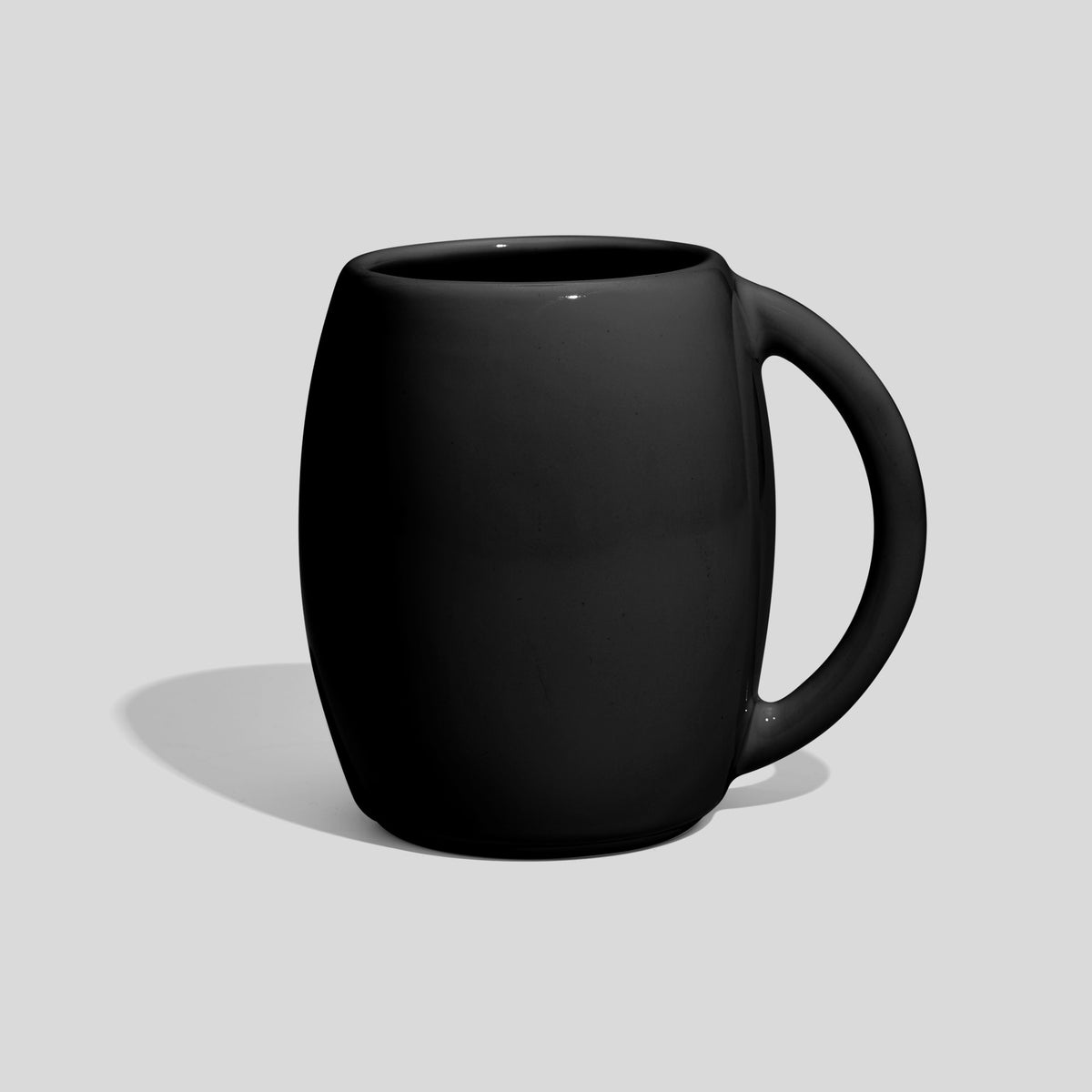 Bauchige Keramiktasse 400 ml in Fassform mit Rundhenkel – Schwarz