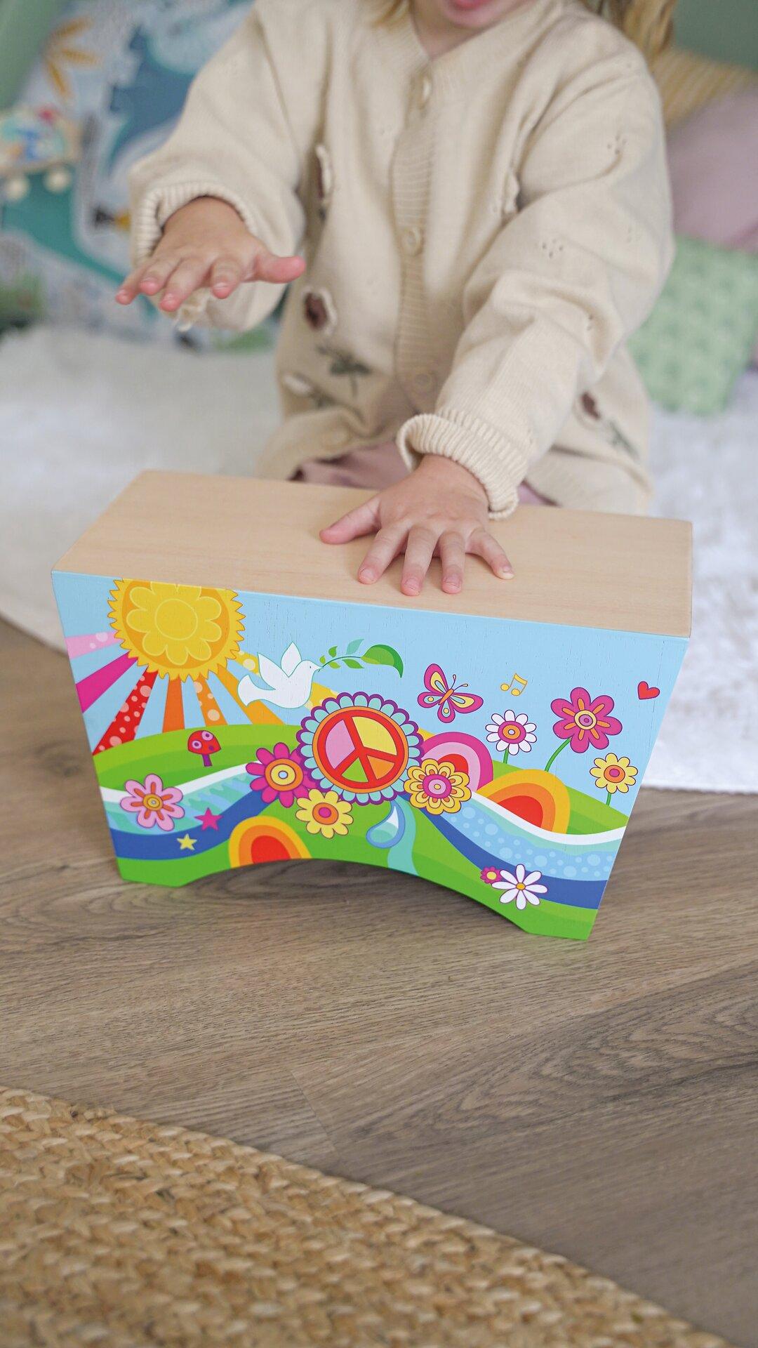 Cajon Blumenwiese aus Holz mit Sonne und Schmetterling – Seitenansicht