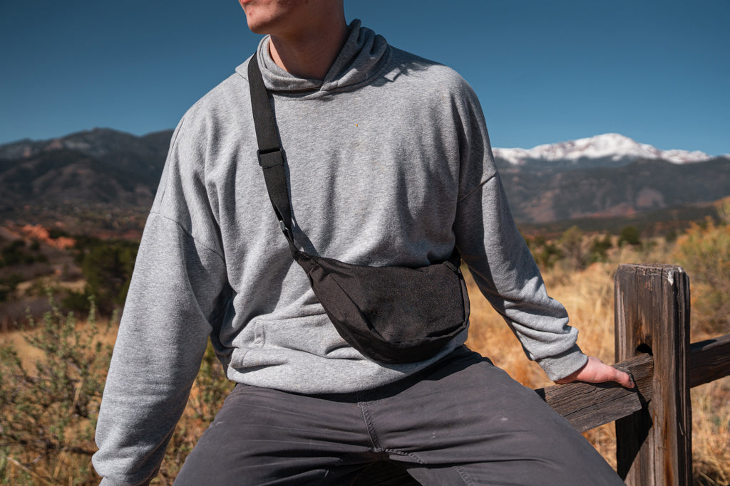 Crescent AWARE™ RPET Half-Moon Sling Tasche