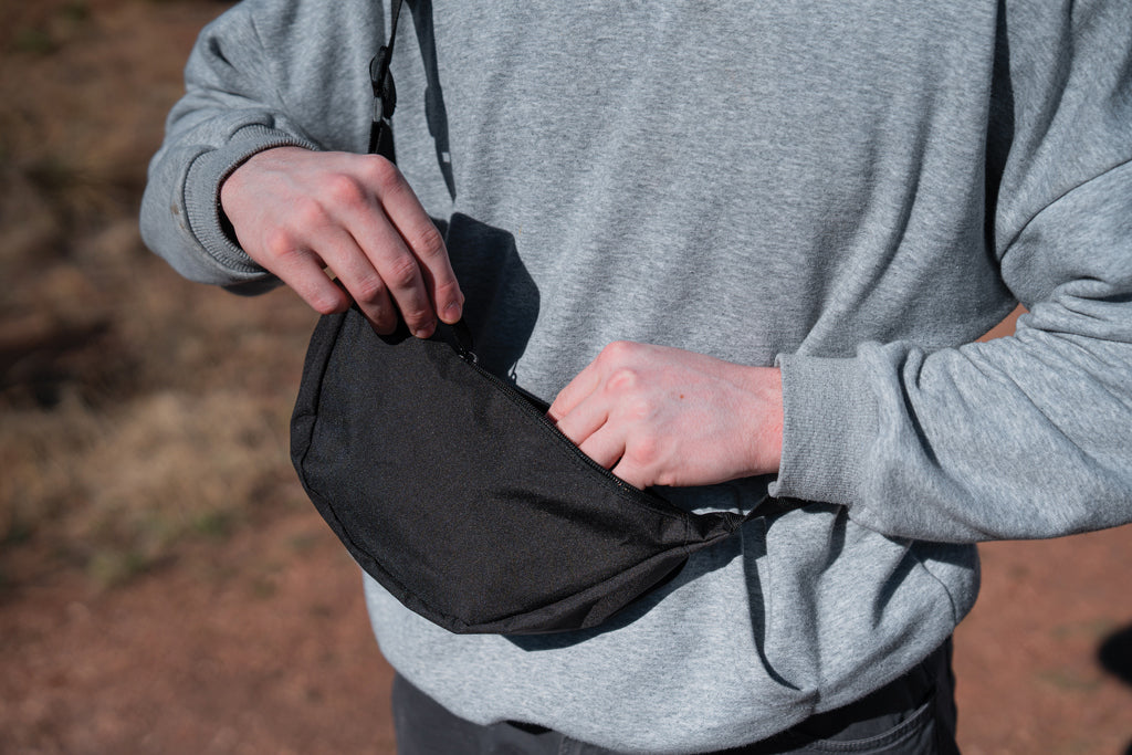 Crescent AWARE™ RPET Half-Moon Sling Tasche