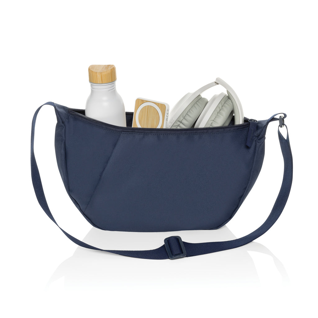 Crescent XL AWARE™ RPET Half-Moon Sling Tasche – navy blau