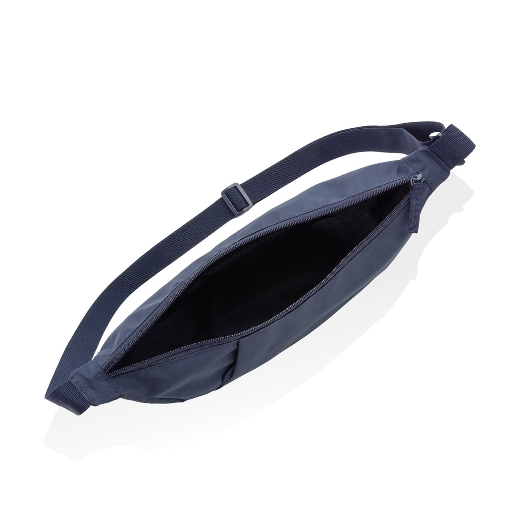 Crescent XL AWARE™ RPET Half-Moon Sling Tasche – navy blau