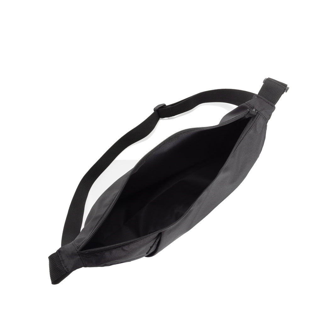 Crescent XL AWARE™ RPET Half-Moon Sling Tasche – schwarz