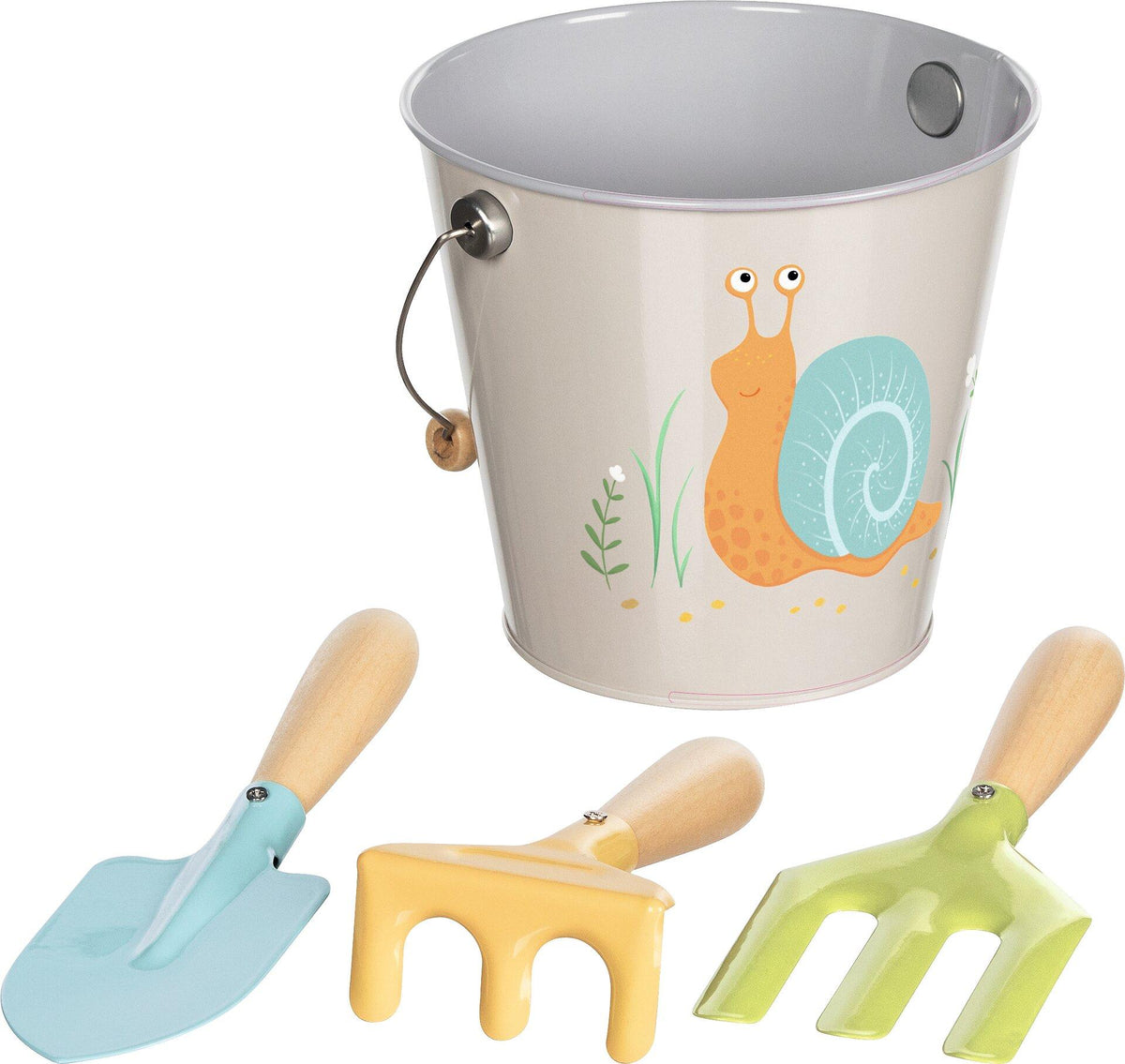 Eimer mit Schneckenmotiv und drei Gartenwerkzeugen – Nahaufnahme