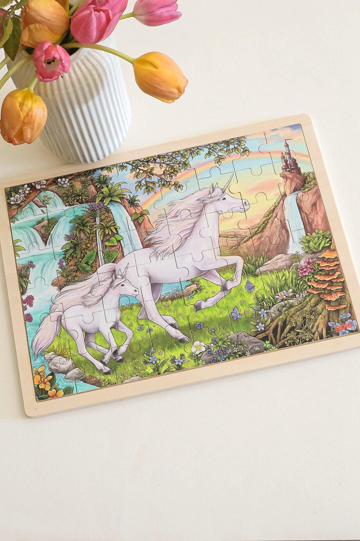Einlegepuzzle Einhorn mit Fohlen am Wasserfall von goki – weitere Ansicht