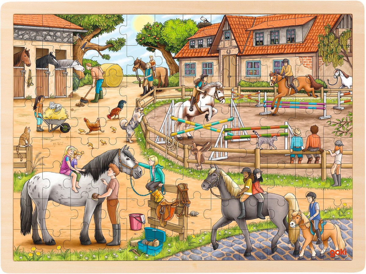 Einlegepuzzle Reiterhof mit Pferden und Reitern von goki – Ansicht