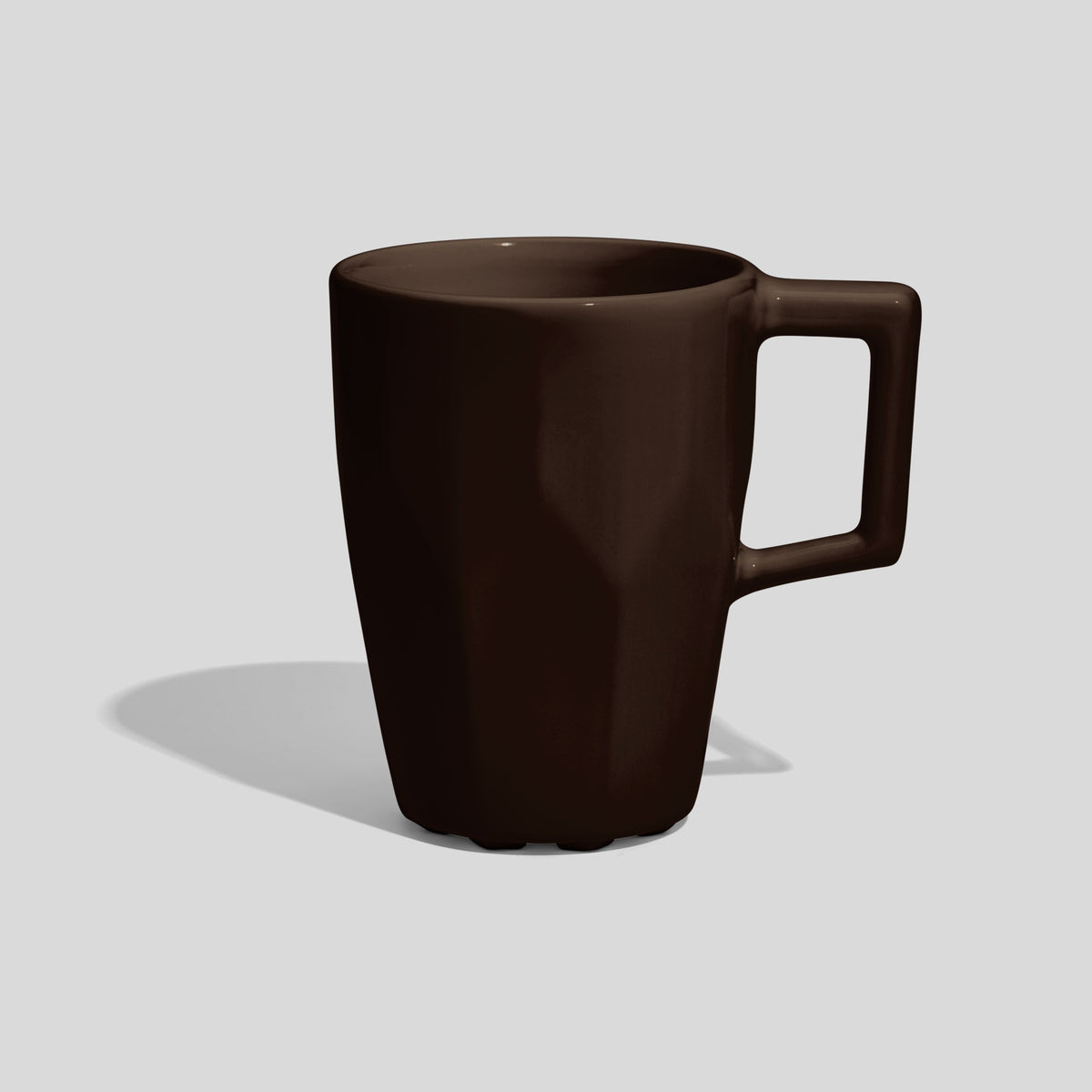 Facettierte Keramiktasse 320 ml mit Rechteckgriff – Dunkelbraun