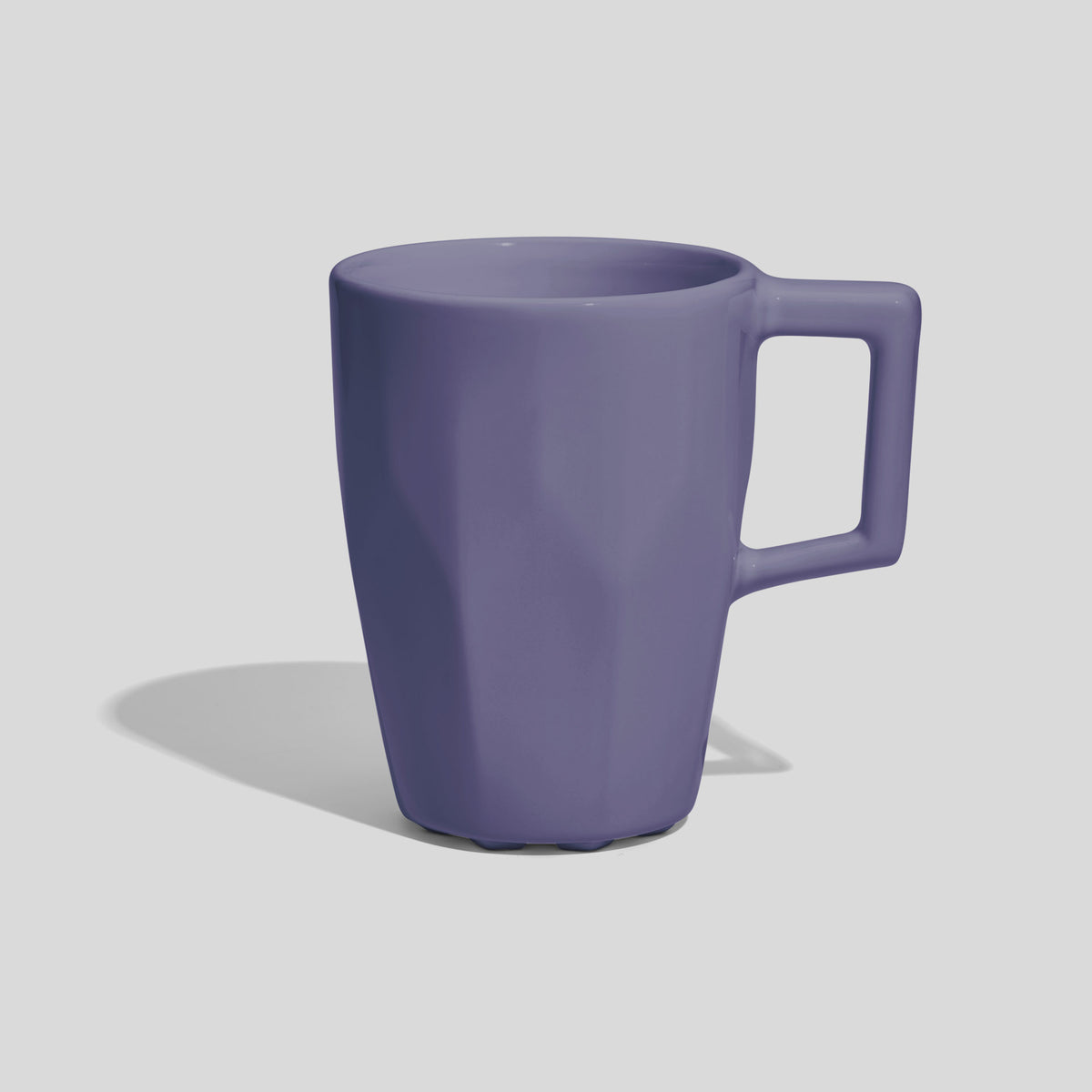 Facettierte Keramiktasse 320 ml mit Rechteckgriff – Lavendel