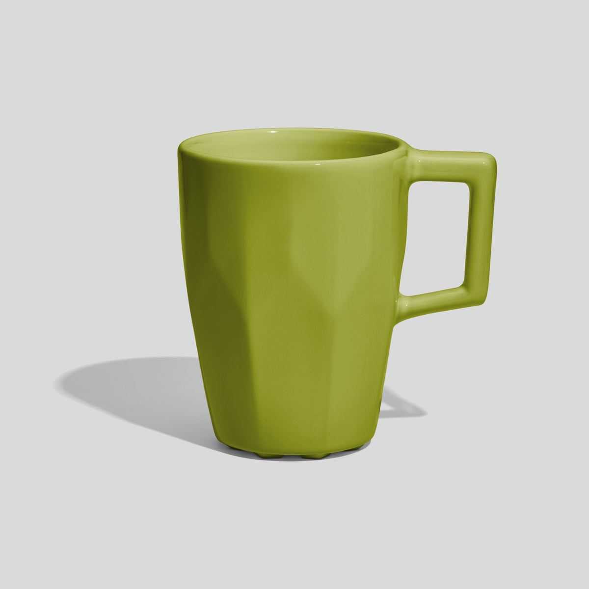 Facettierte Keramiktasse 320 ml mit Rechteckgriff – Limettengrün