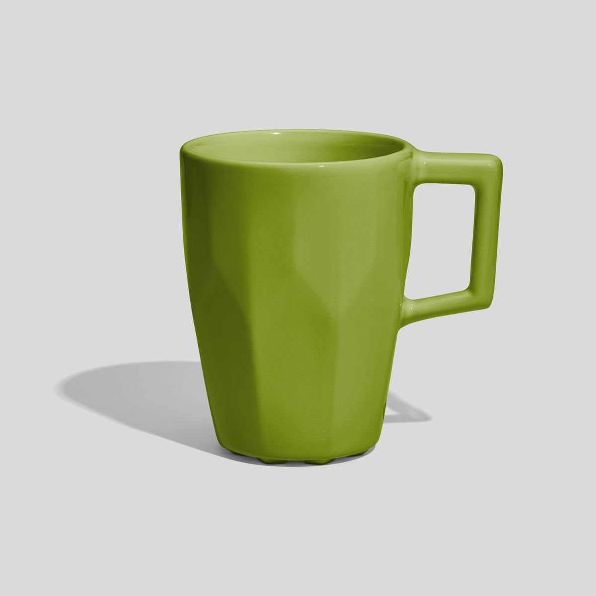Facettierte Keramiktasse 320 ml mit Rechteckgriff – Olivgrün